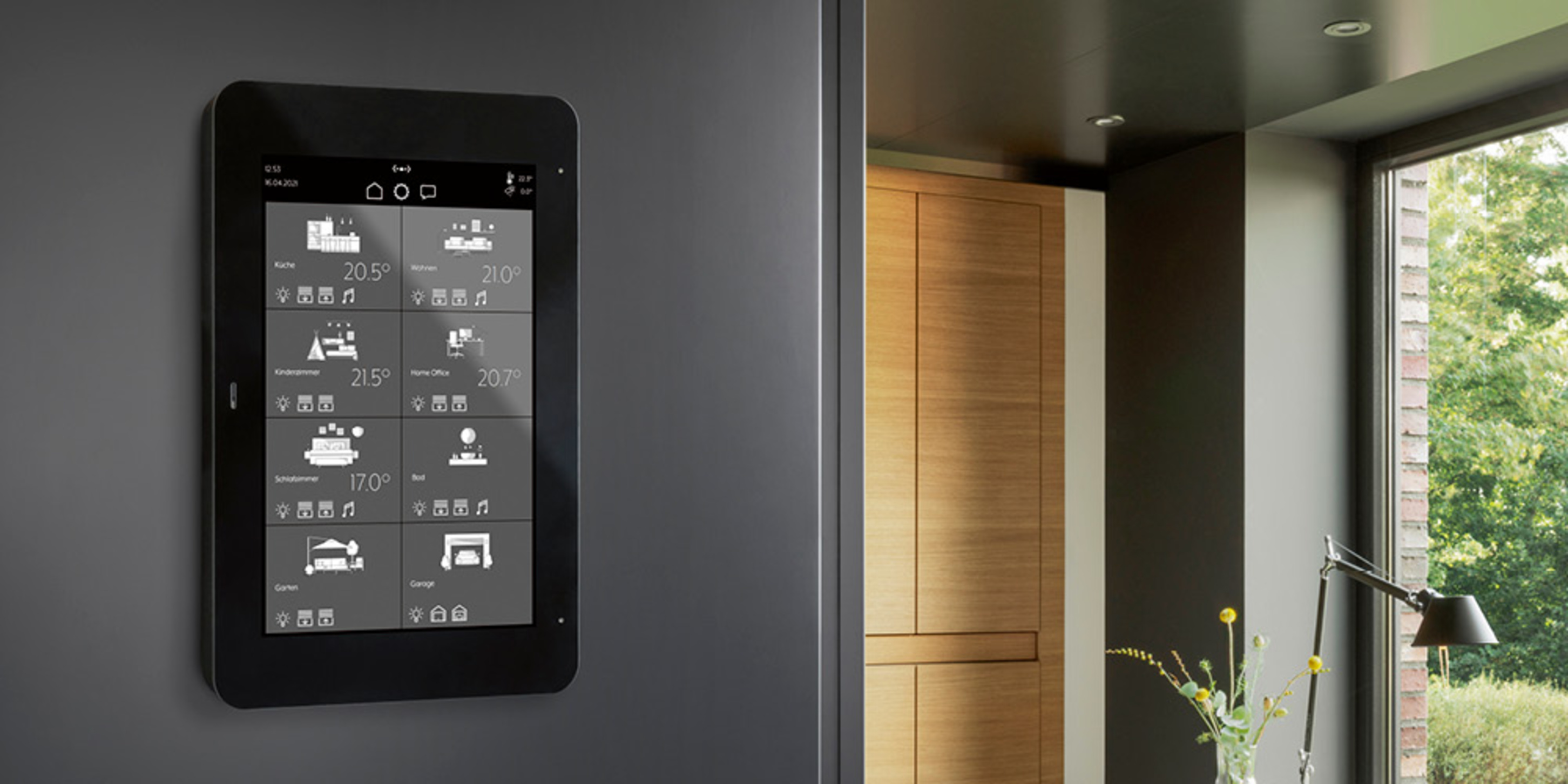 JUNG Smart Panel 8 bei elektro wi GmbH in Pleystein