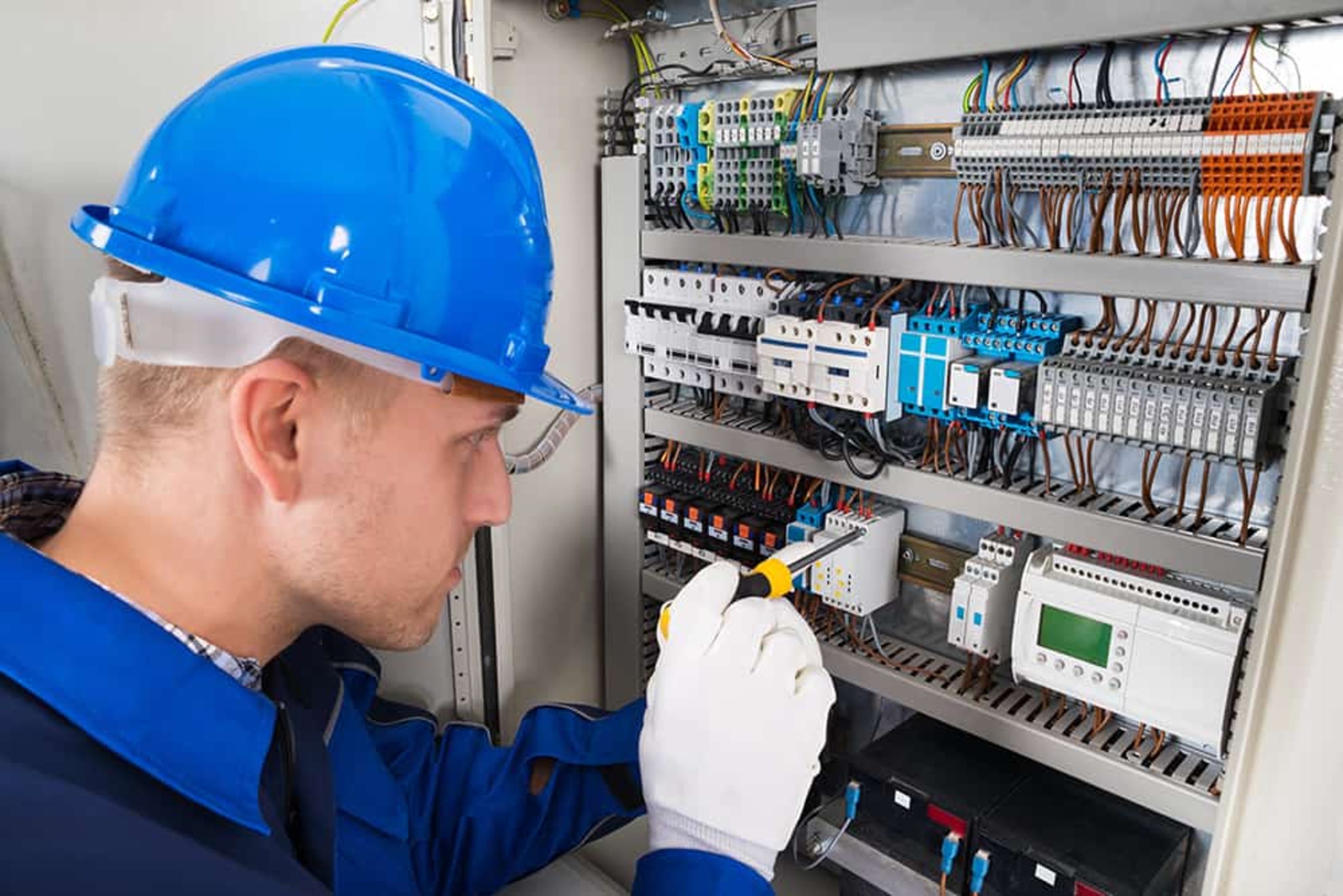 Elektroniker für Energie- und Gebäudetechnik (m/w/d) bei elektro wi GmbH in Pleystein