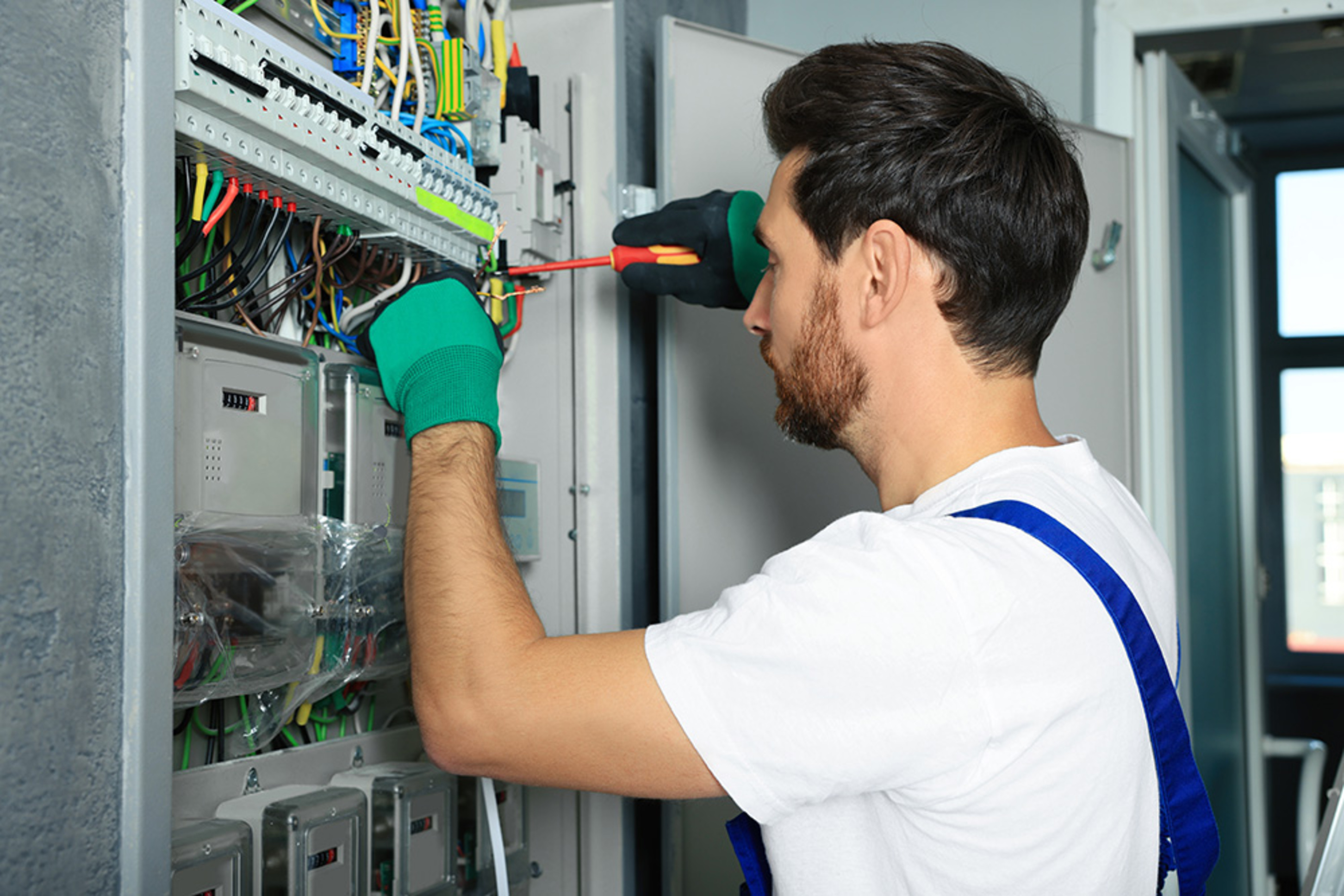 Nieder­spannungs­anlagen bei elektro wi GmbH in Pleystein