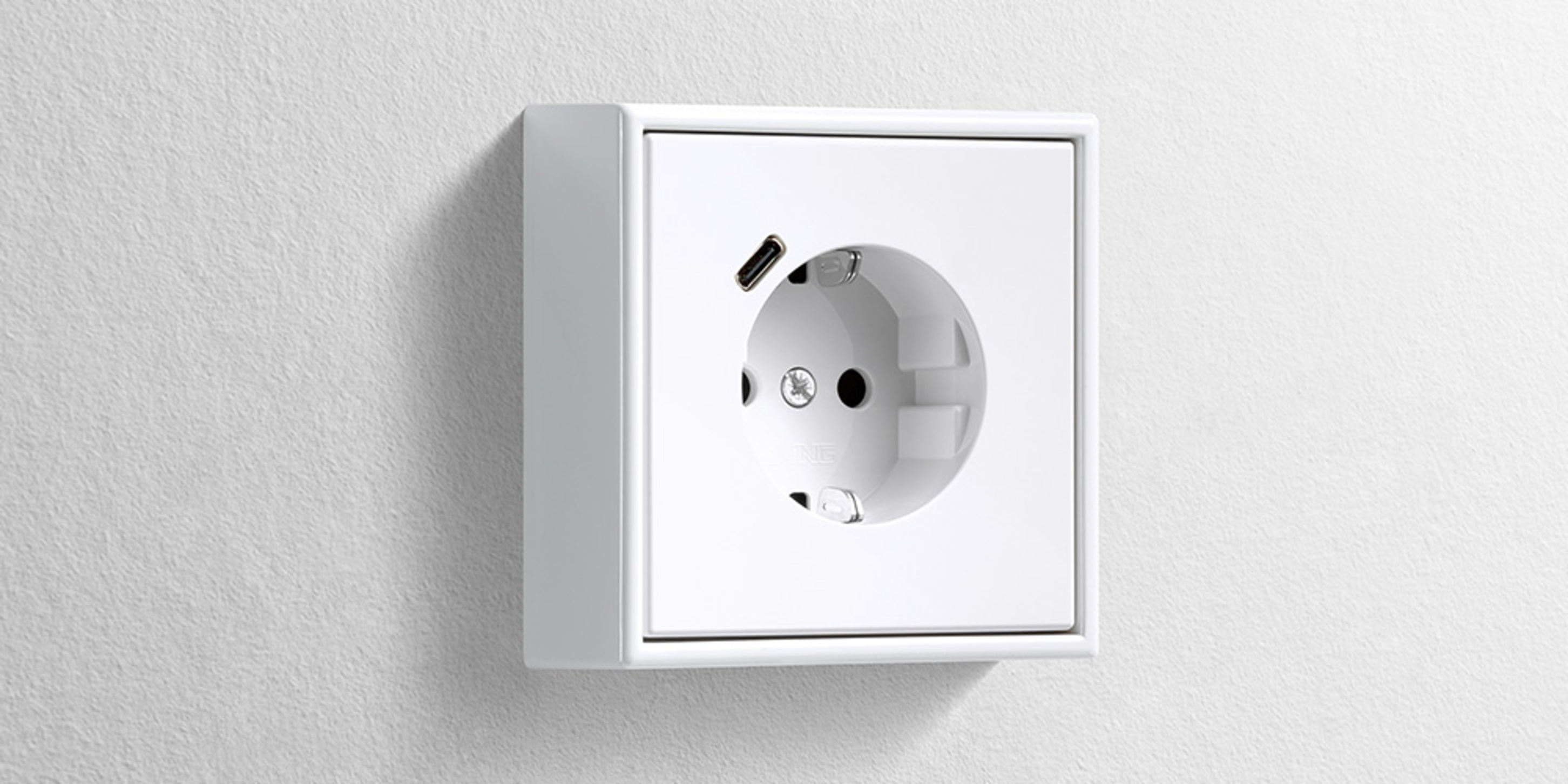 Erweiterter Anschlussraum für die Nachrüstung bei elektro wi GmbH in Pleystein