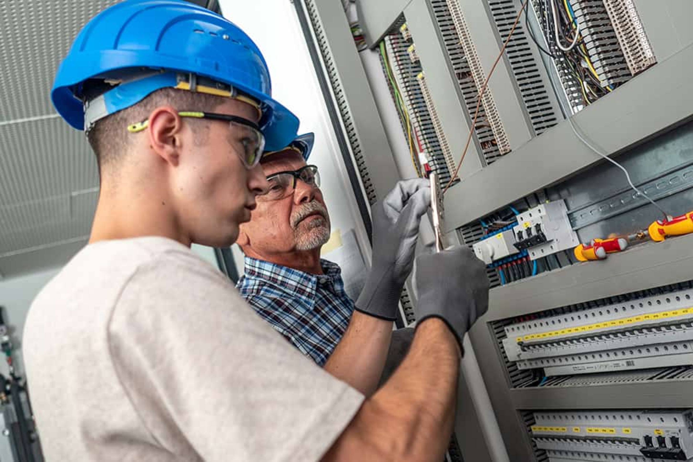 Ferienjob im Bereich Energie- und Gebäudetechnik (m/w/d) bei elektro wi GmbH in Pleystein